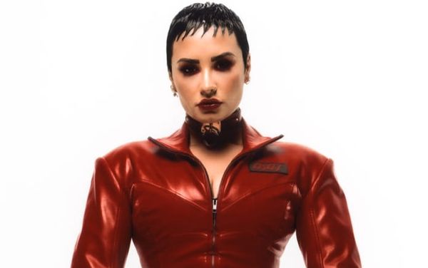 Demi Lovato is using she/her pronouns again: “I’ve been feeling more feminine”
