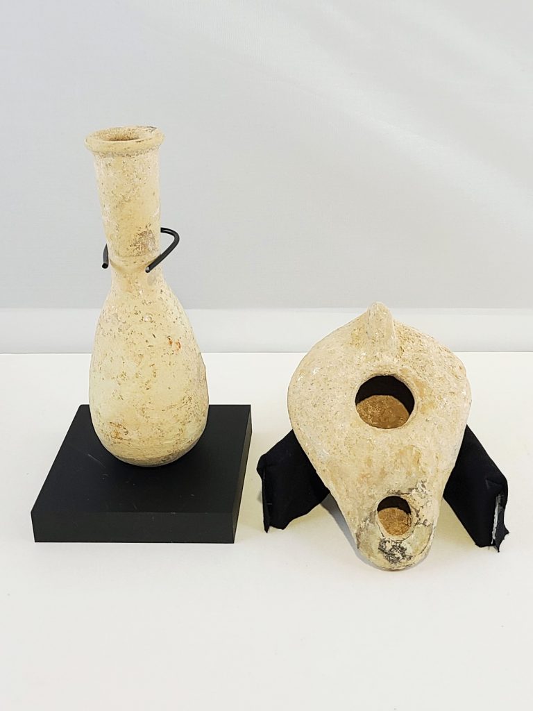 Unguentarium and oil lamp