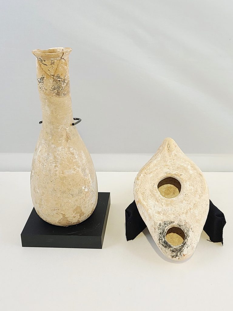 Unguentarium and oil lamp