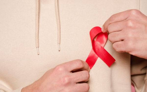 Why is US funding for HIV/AIDS relief in Africa under threat?