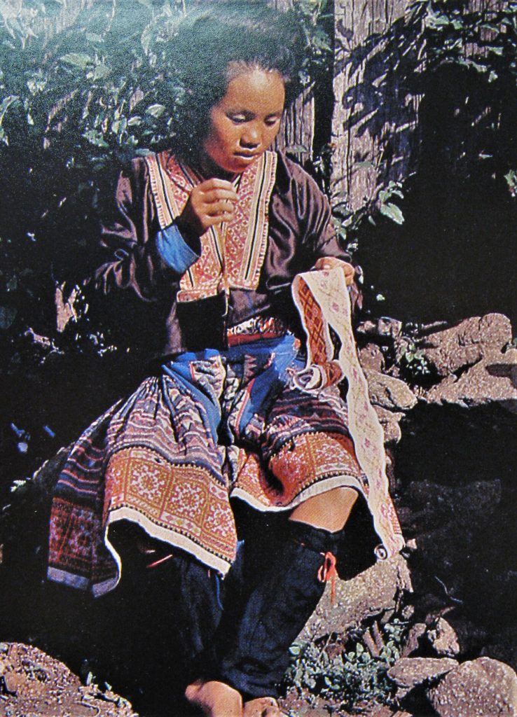 Woman making pa ndau